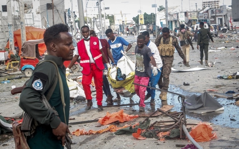 Đánh bom kép rung chuyển thủ đô Somalia làm 100 người thiệt mạng